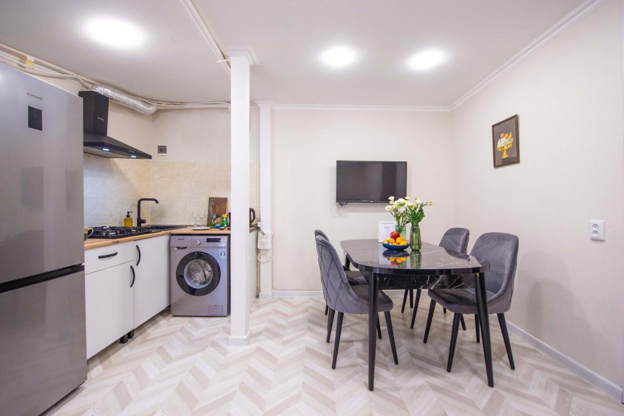 Old Town-Booking Apartment Tbiliszi Kültér fotó